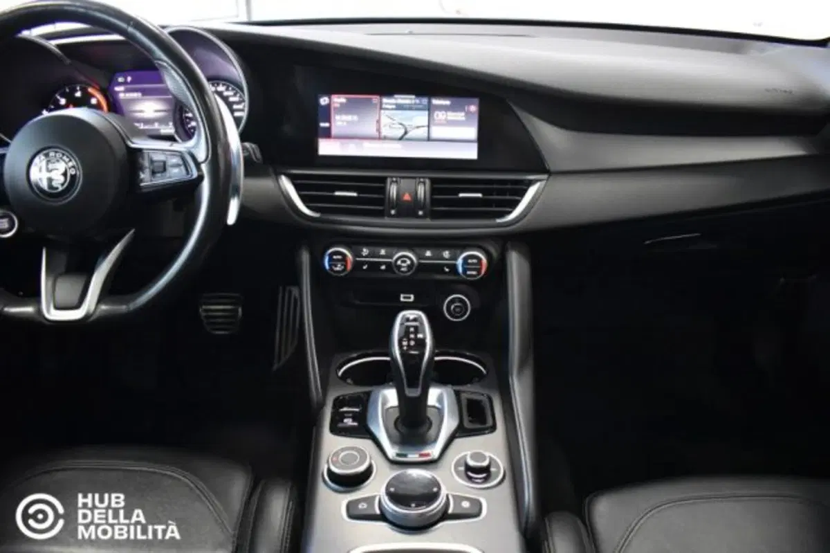Alfa Romeo Giulia usata a Perugia (11)