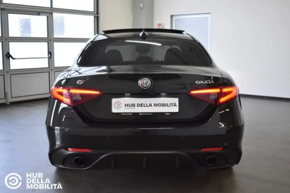 Alfa Romeo Giulia usata a Perugia (5)