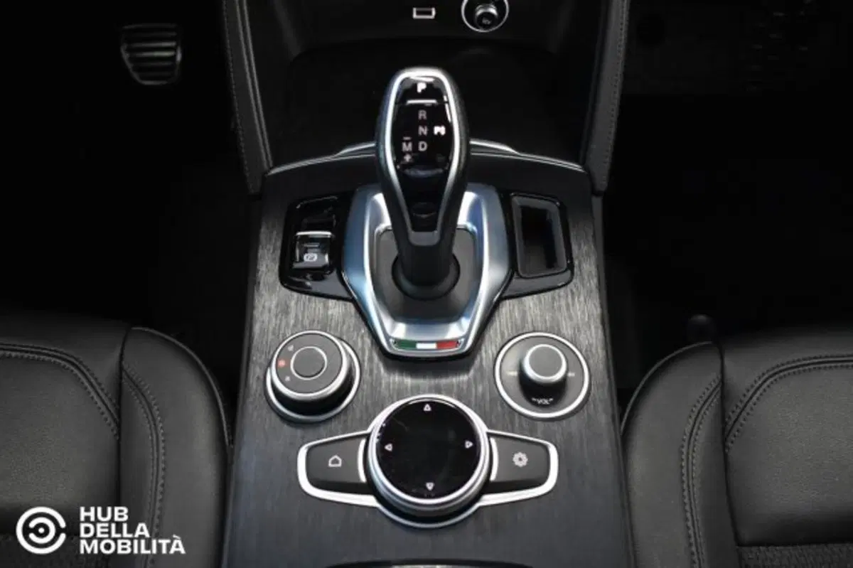 Alfa Romeo Stelvio usata a Perugia (12)