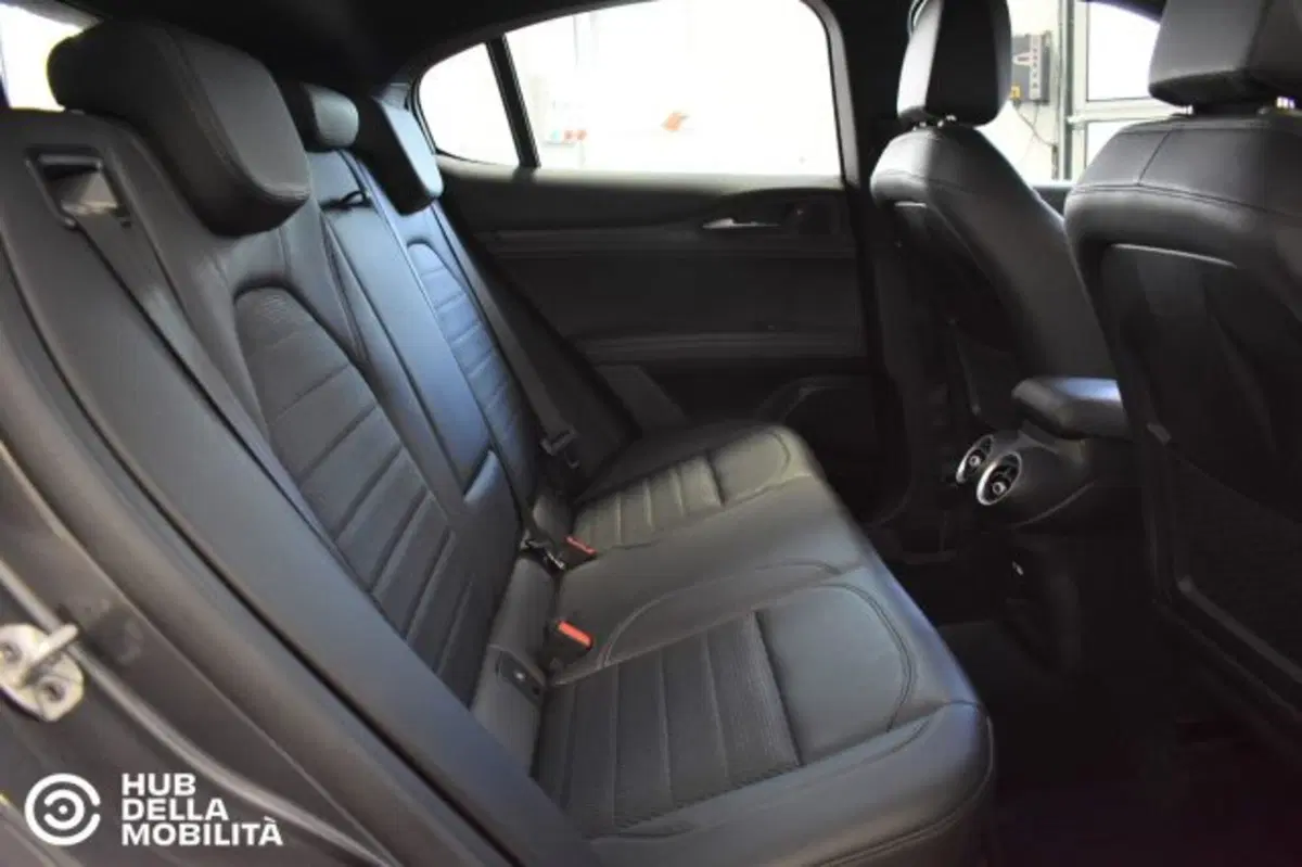 Alfa Romeo Stelvio usata a Perugia (18)