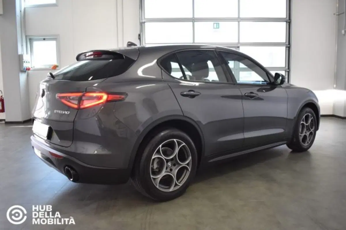 Alfa Romeo Stelvio usata a Perugia (4)