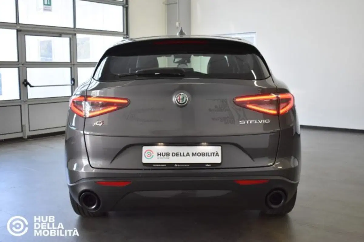 Alfa Romeo Stelvio usata a Perugia (5)