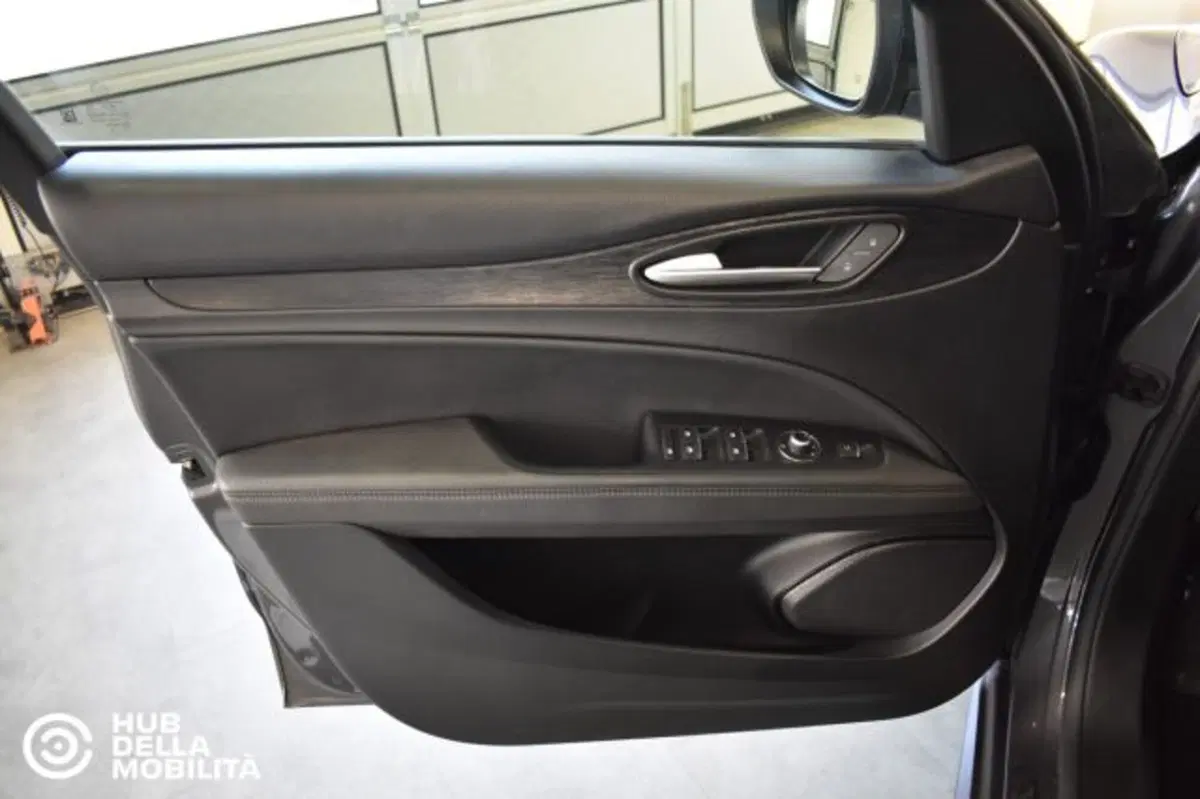 Alfa Romeo Stelvio usata a Perugia (7)