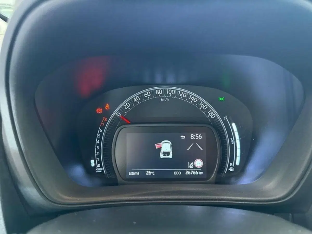 Toyota Aygo X usata a Prato (11)