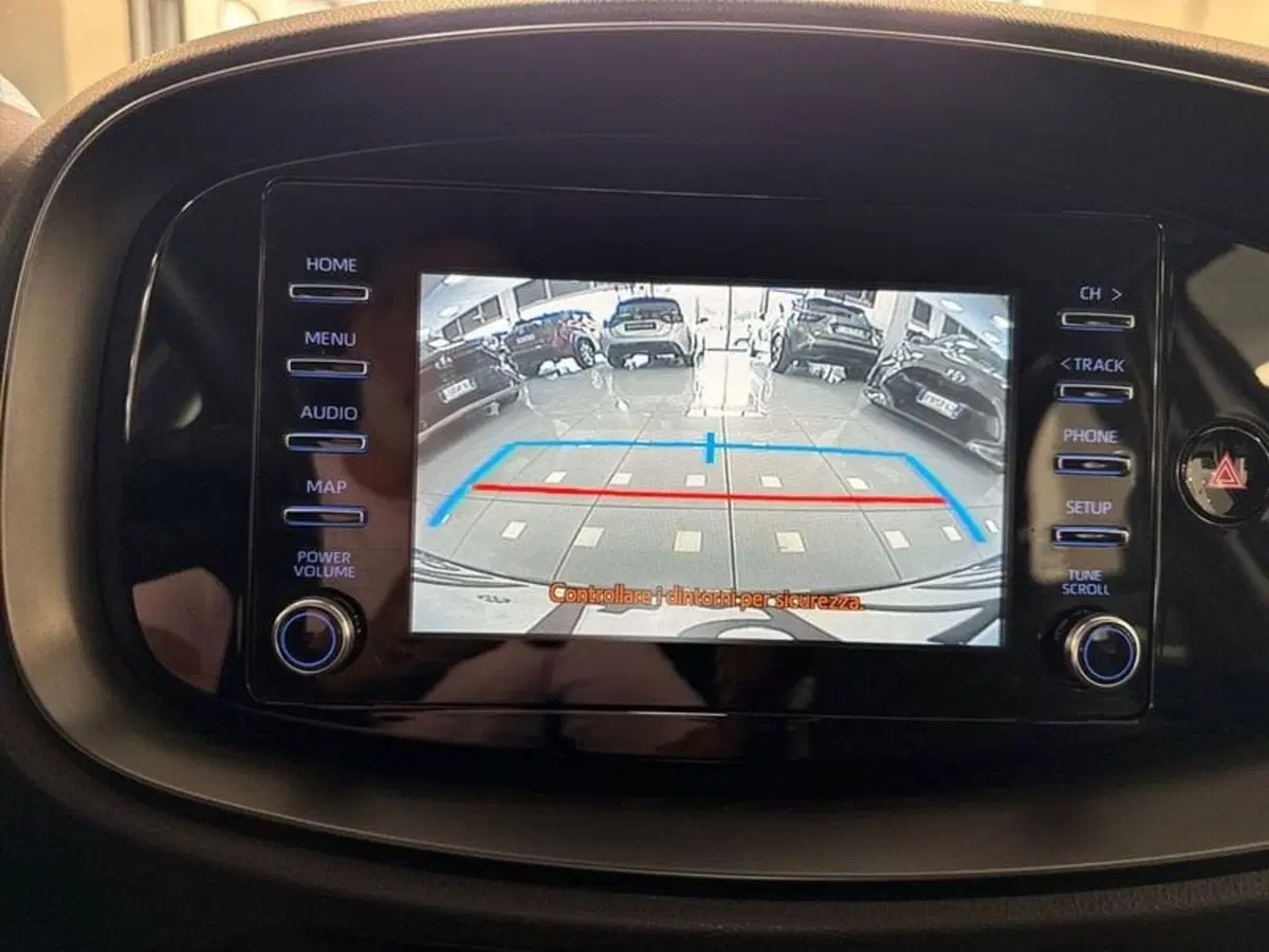 Toyota Aygo X usata a Prato (14)