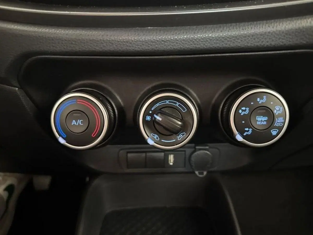 Toyota Aygo X usata a Prato (15)