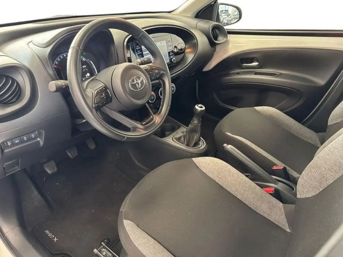 Toyota Aygo X usata a Prato (8)