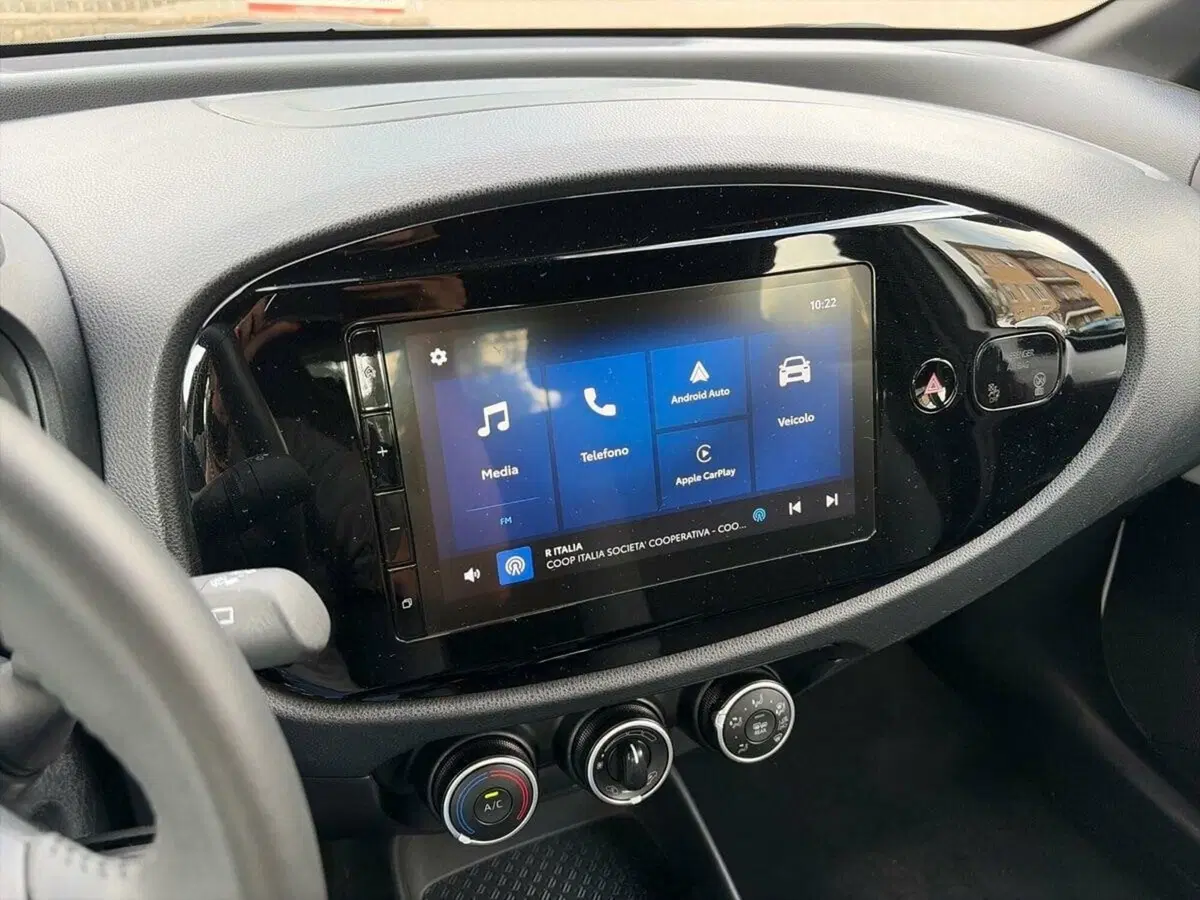 Toyota Aygo X usata a Lecco (10)