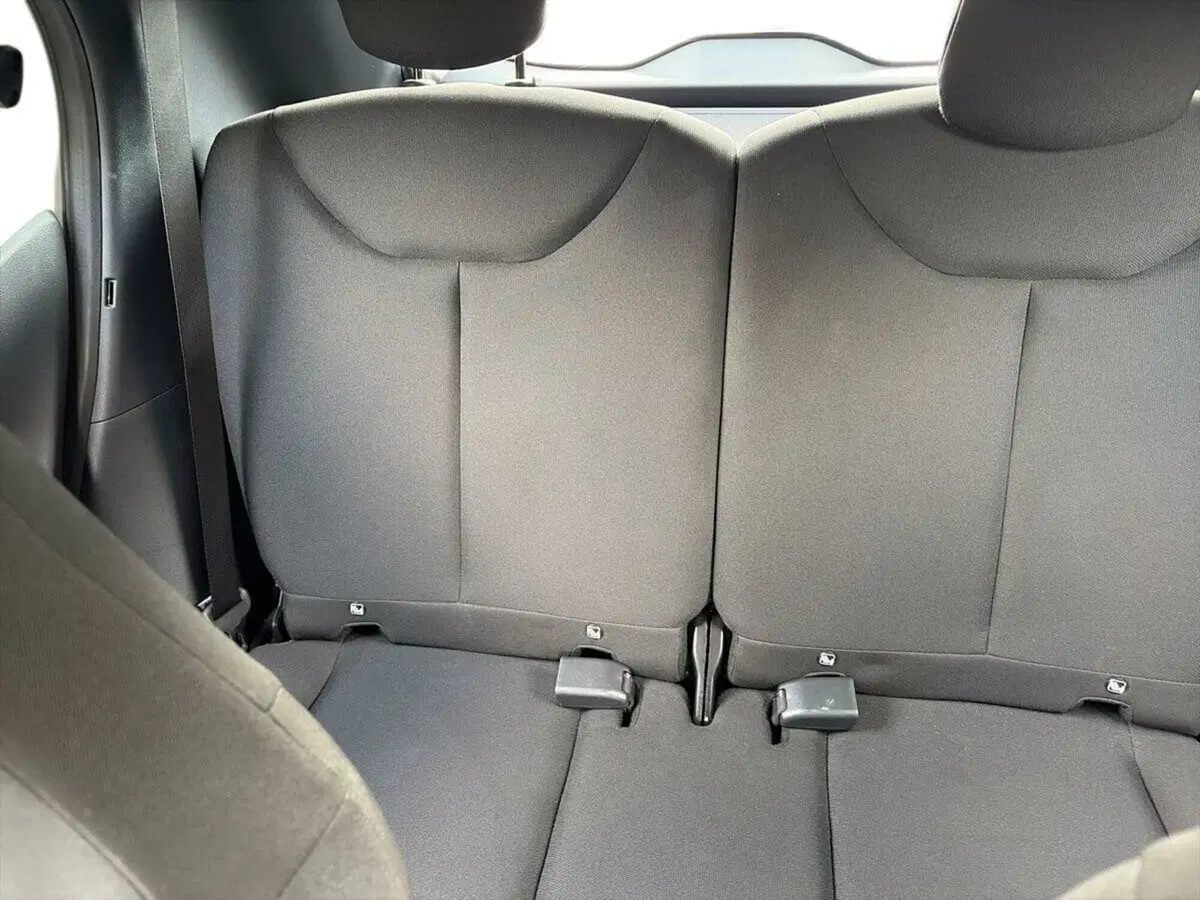 Toyota Aygo X usata a Lecco (11)