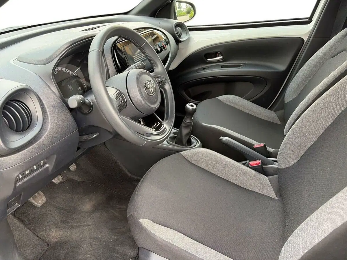 Toyota Aygo X usata a Lecco (7)