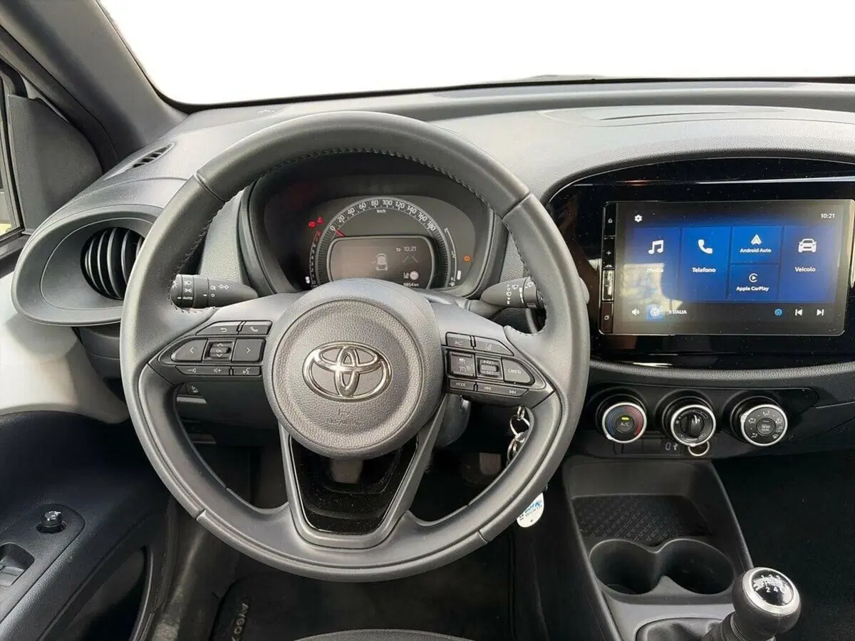 Toyota Aygo X usata a Lecco (8)