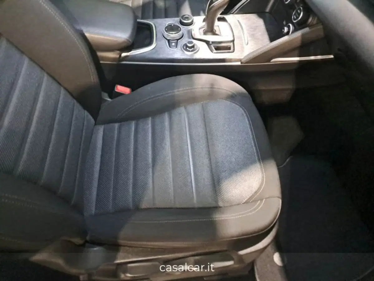 Alfa Romeo Stelvio usata a Salerno (12)