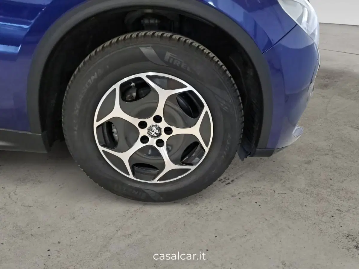 Alfa Romeo Stelvio usata a Salerno (15)