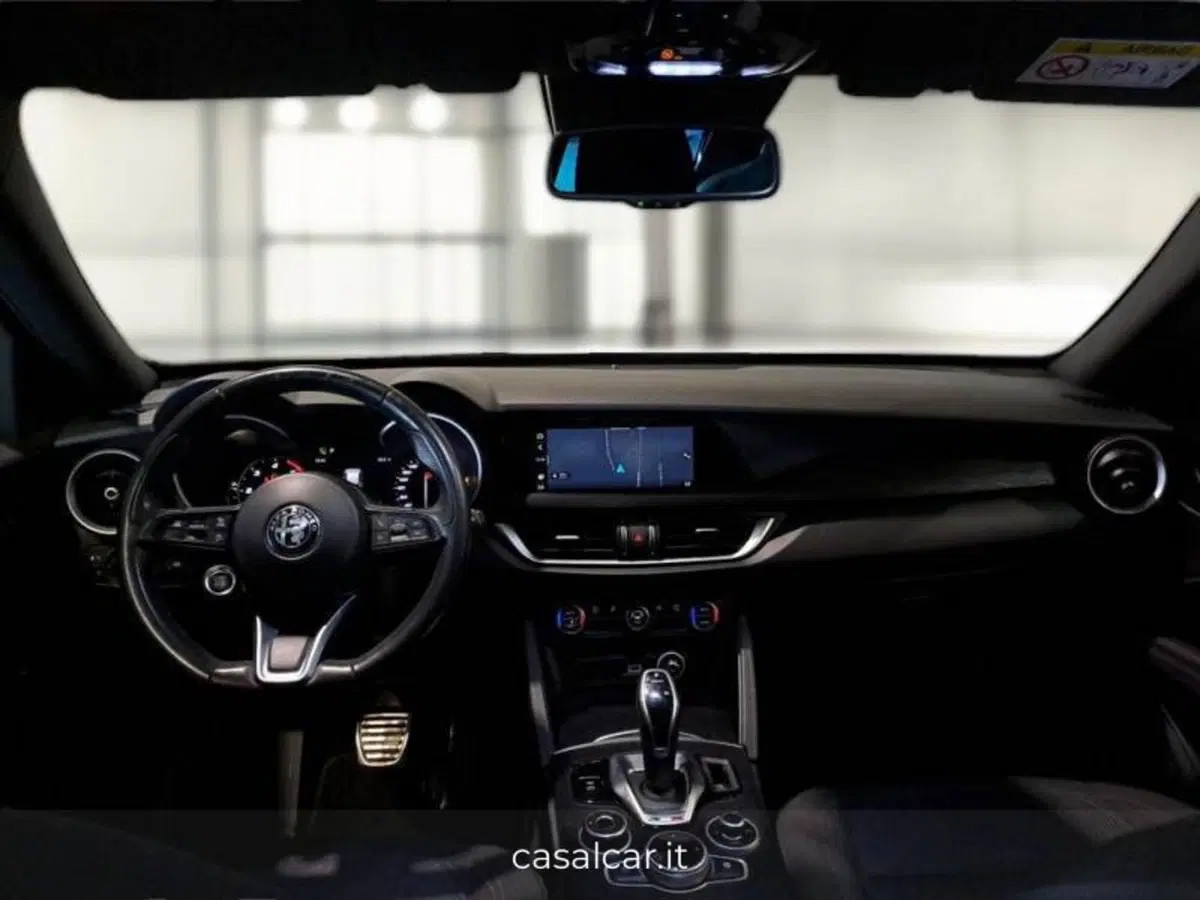 Alfa Romeo Stelvio usata a Salerno (6)