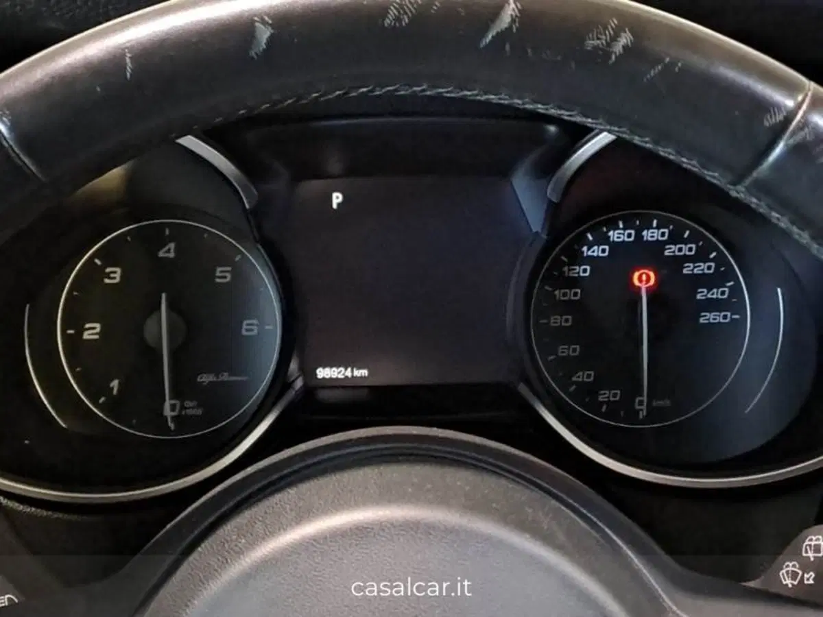 Alfa Romeo Stelvio usata a Salerno (7)