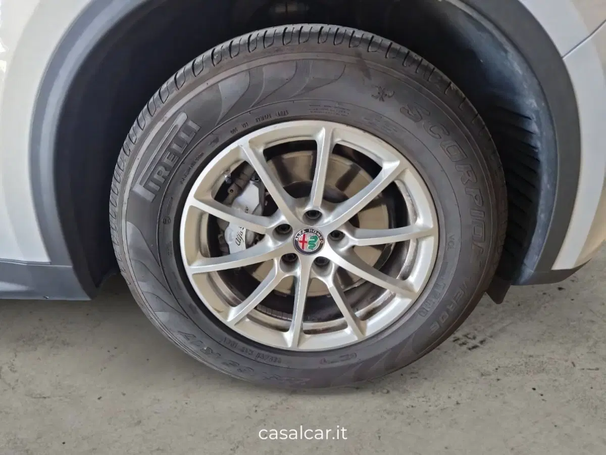 Alfa Romeo Stelvio usata a Salerno (15)