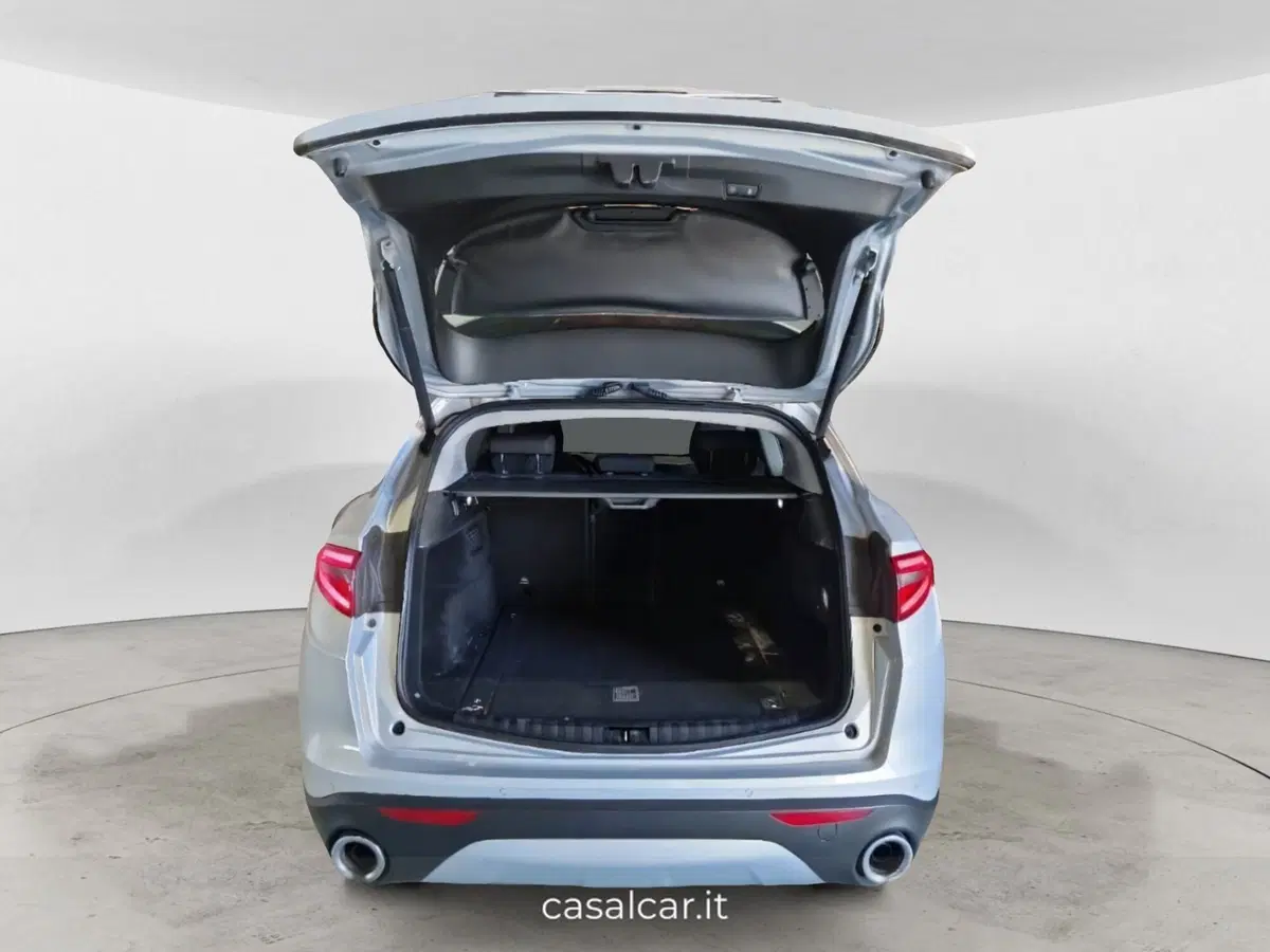 Alfa Romeo Stelvio usata a Salerno (6)