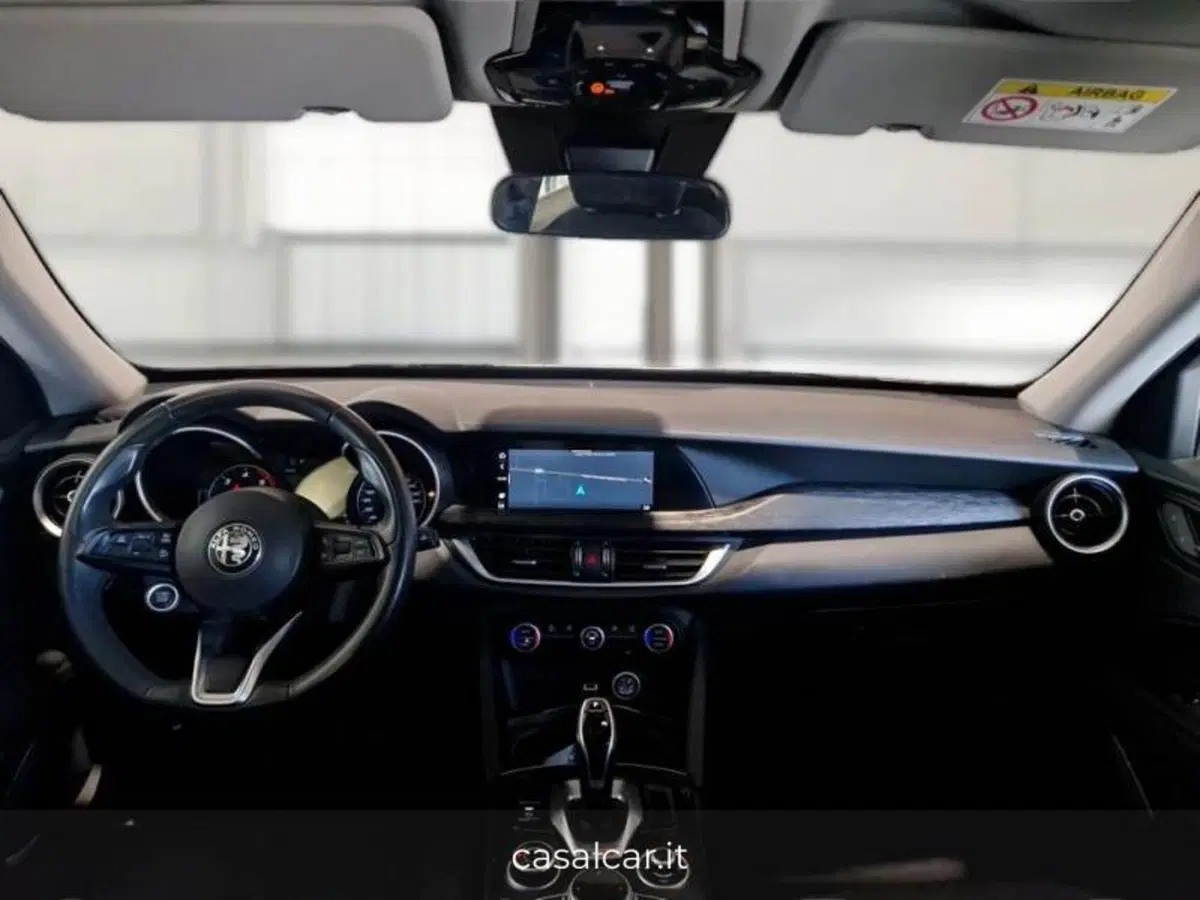 Alfa Romeo Stelvio usata a Salerno (7)