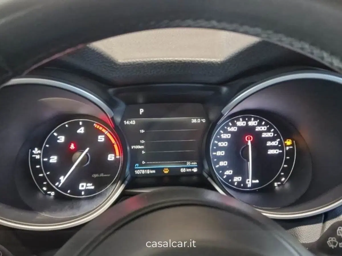 Alfa Romeo Stelvio usata a Salerno (8)