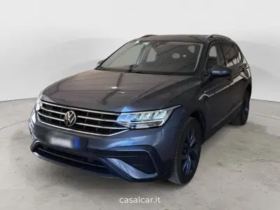 Volkswagen Tiguan Allspace 2.0 TDI SCR DSG 4MOTION Life del 2022 usata a Sala Consilina