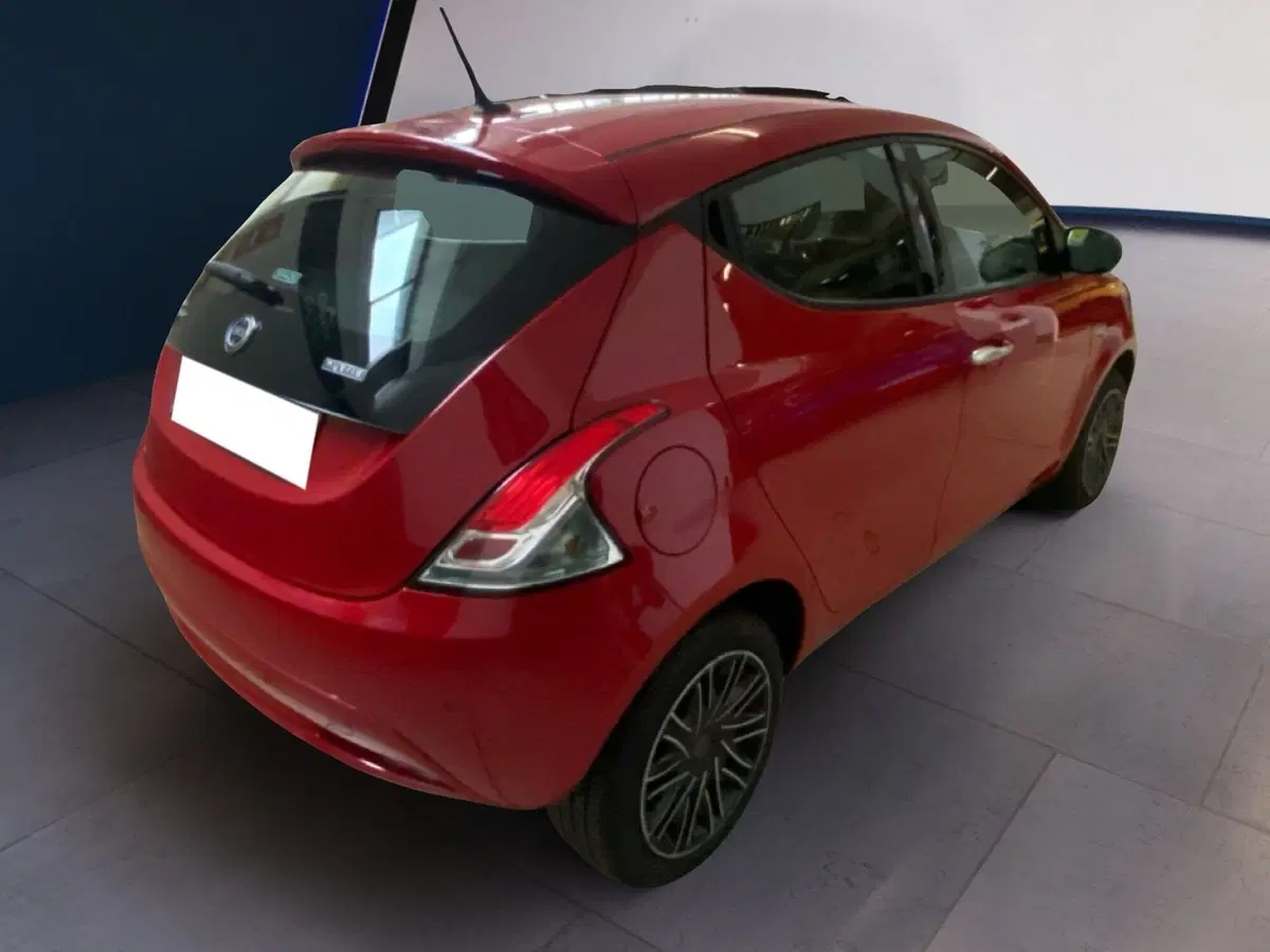 Lancia Ypsilon usata a Torino (10)