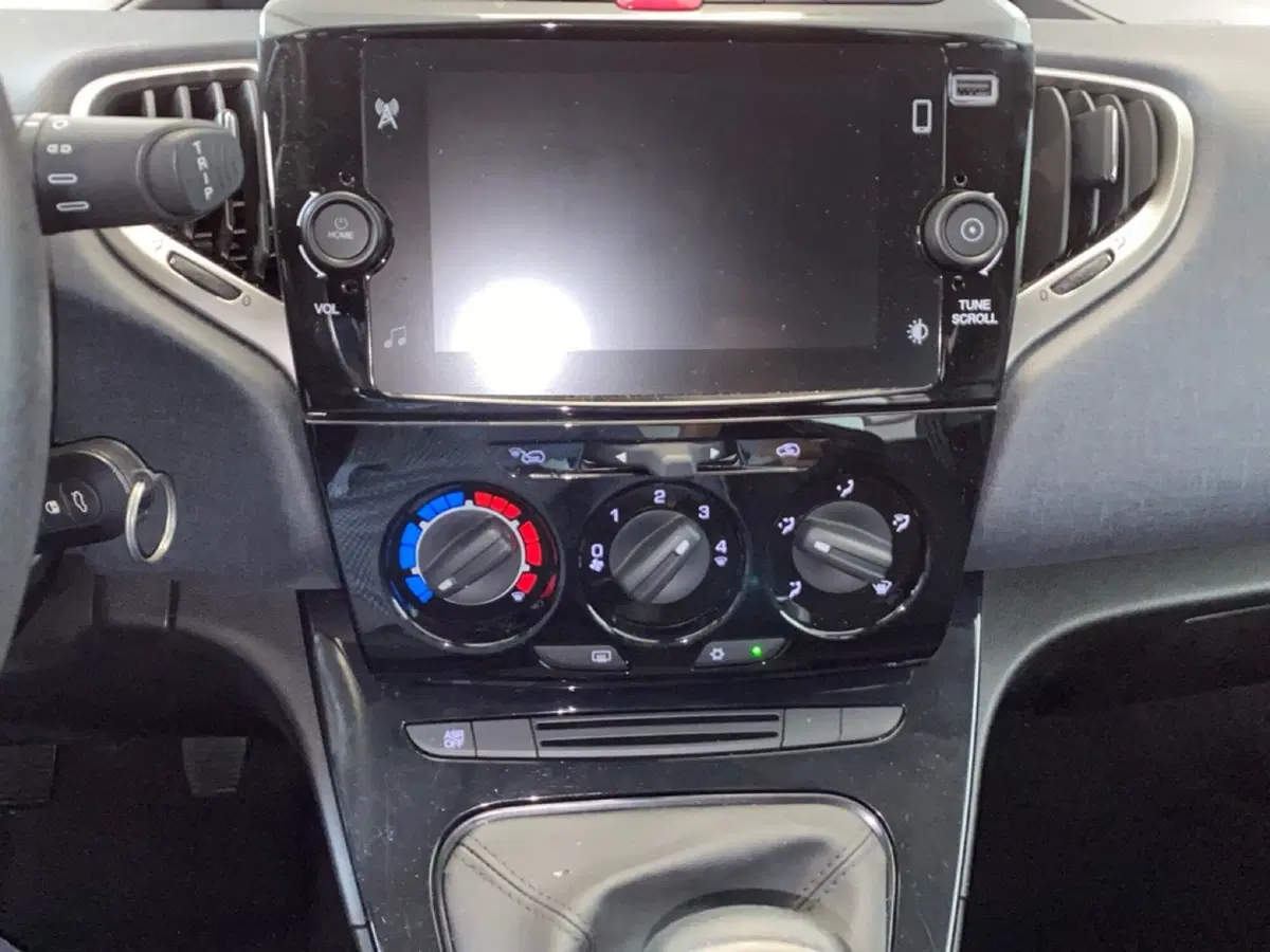 Lancia Ypsilon usata a Torino (5)