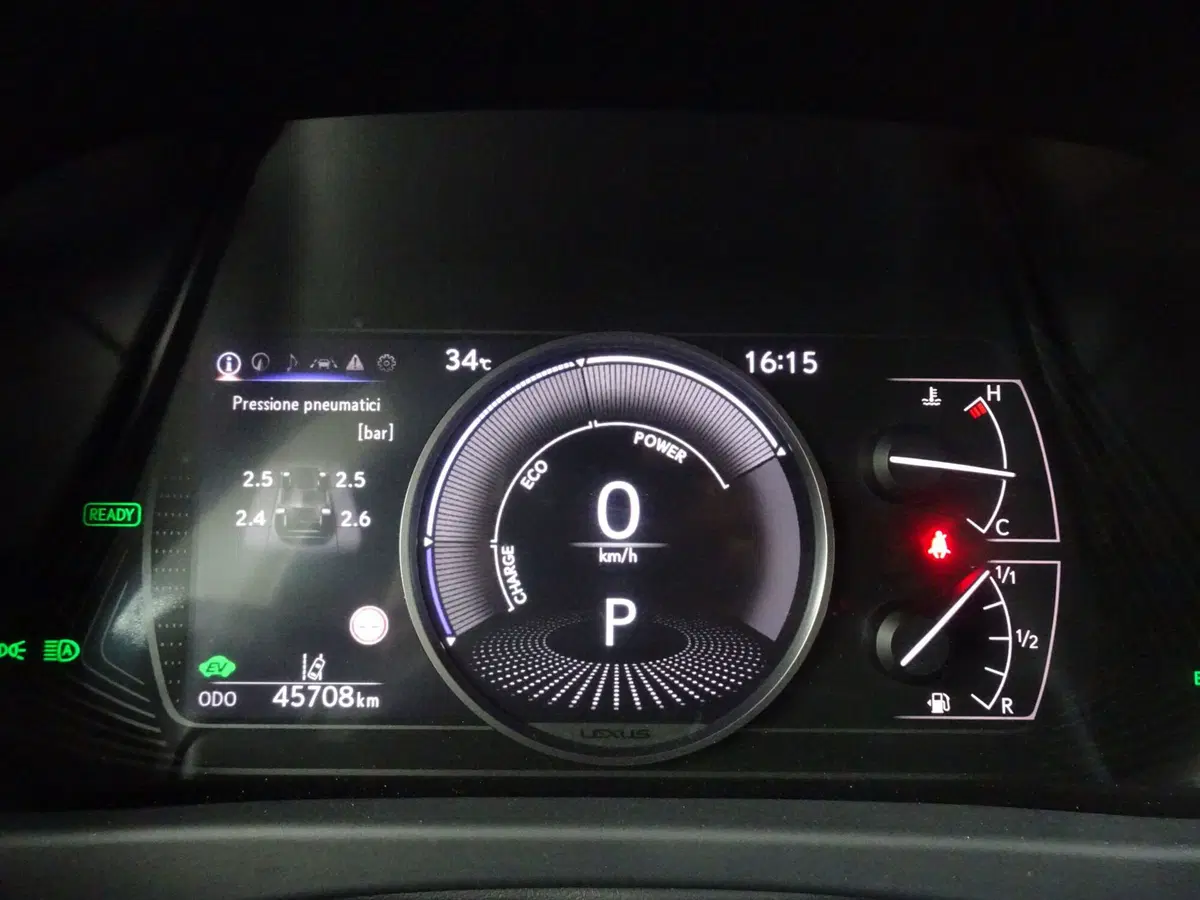 Lexus UX usata a Treviso (13)