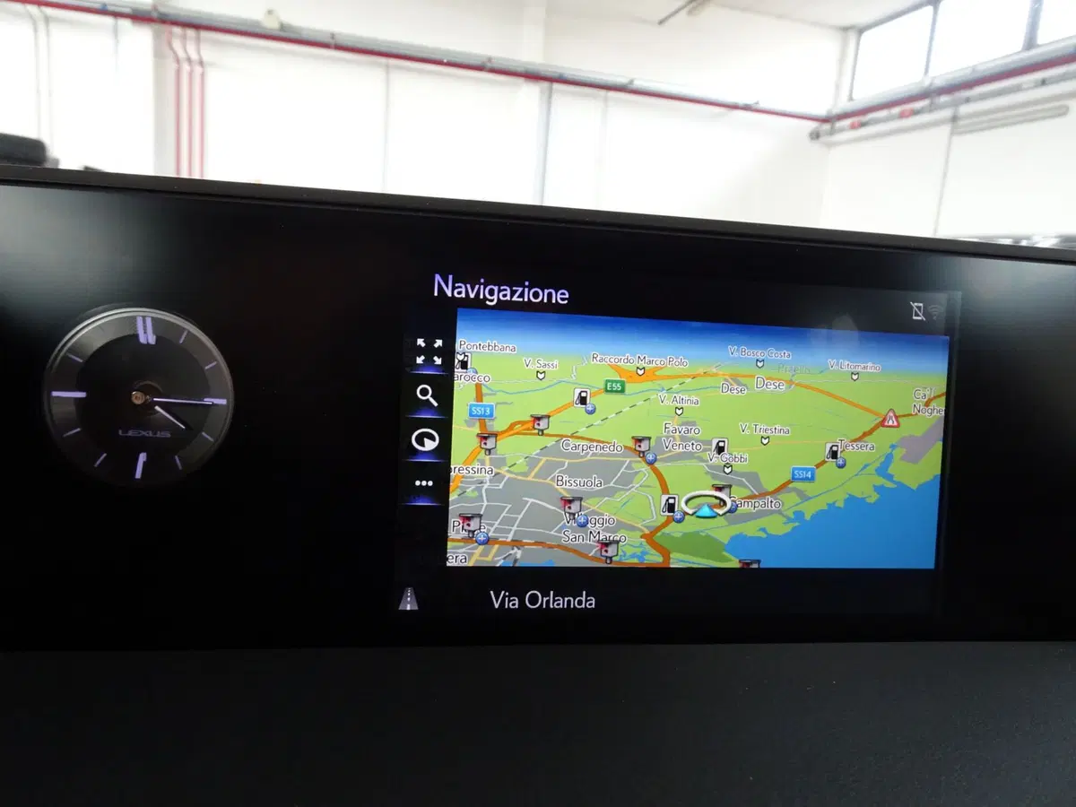 Lexus UX usata a Treviso (16)