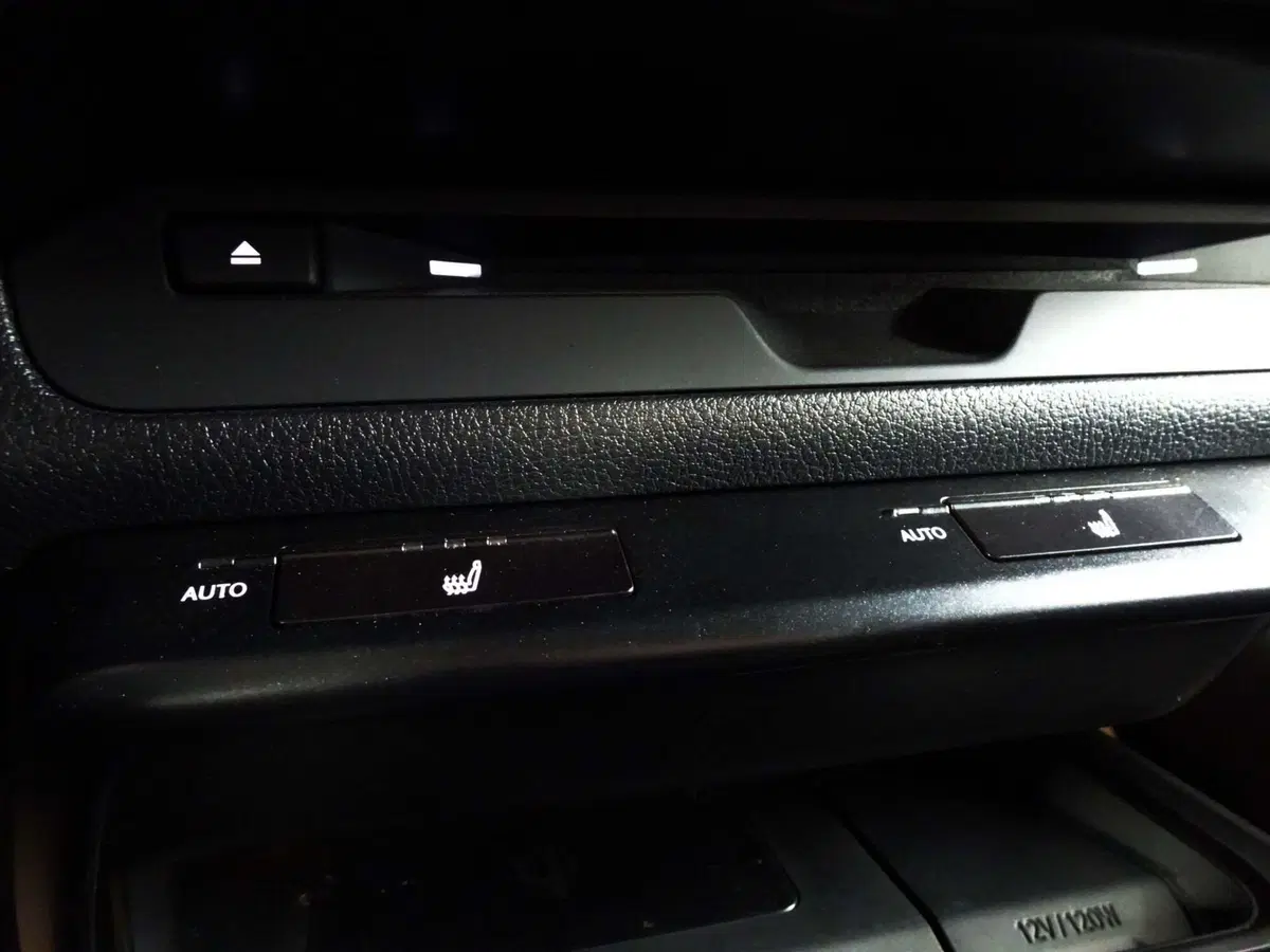 Lexus UX usata a Treviso (19)