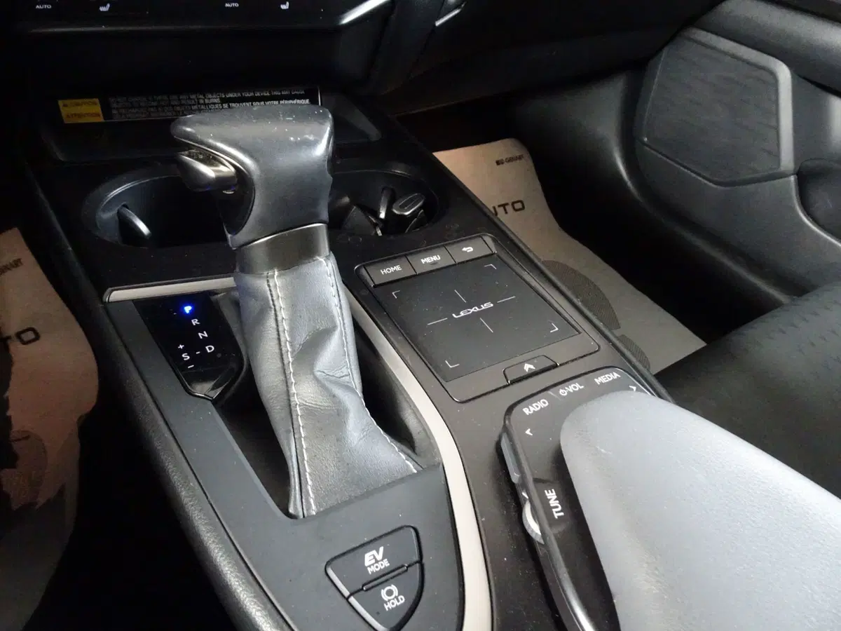 Lexus UX usata a Treviso (20)