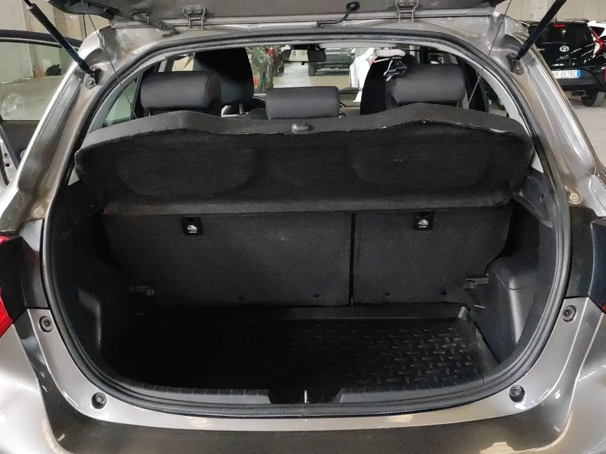 Toyota Yaris usata a Milano (7)