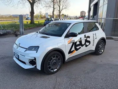 Renault Renault 5 Evolution urban range 120cv del 2026 usata a Imola