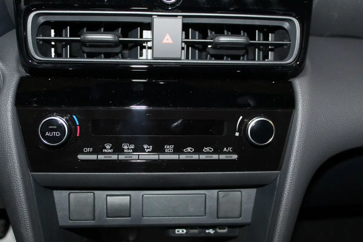 Toyota Yaris Cross nuova a Cremona (12)