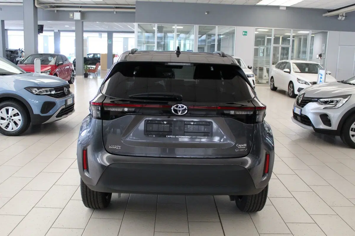 Toyota Yaris Cross nuova a Cremona (4)