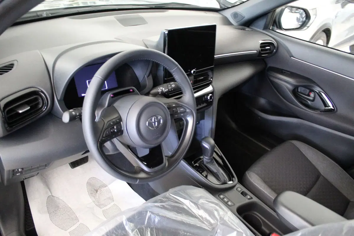 Toyota Yaris Cross nuova a Cremona (7)