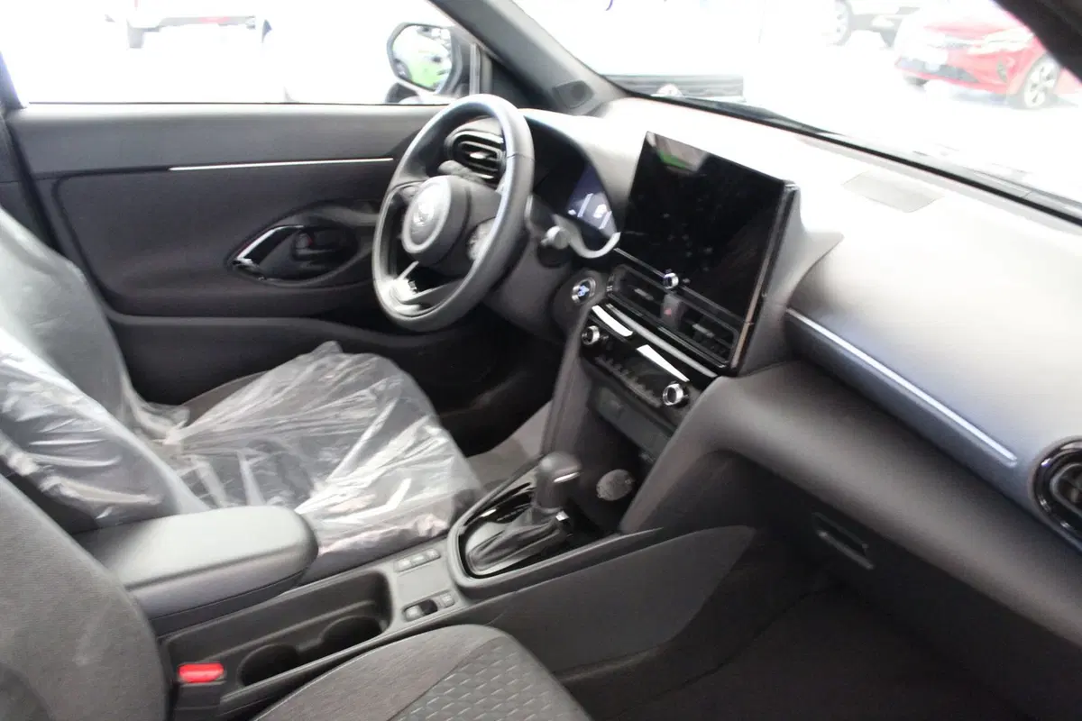 Toyota Yaris Cross nuova a Cremona (8)