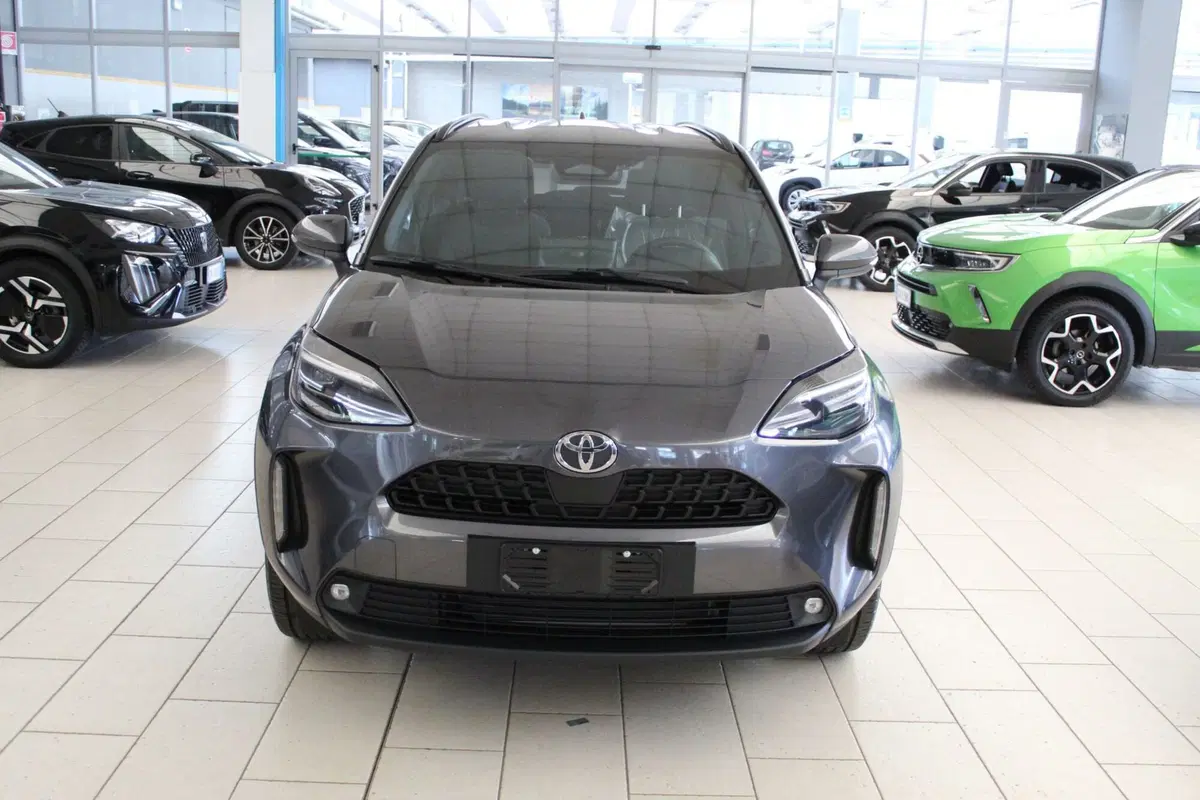 Toyota Yaris Cross nuova a Cremona (3)