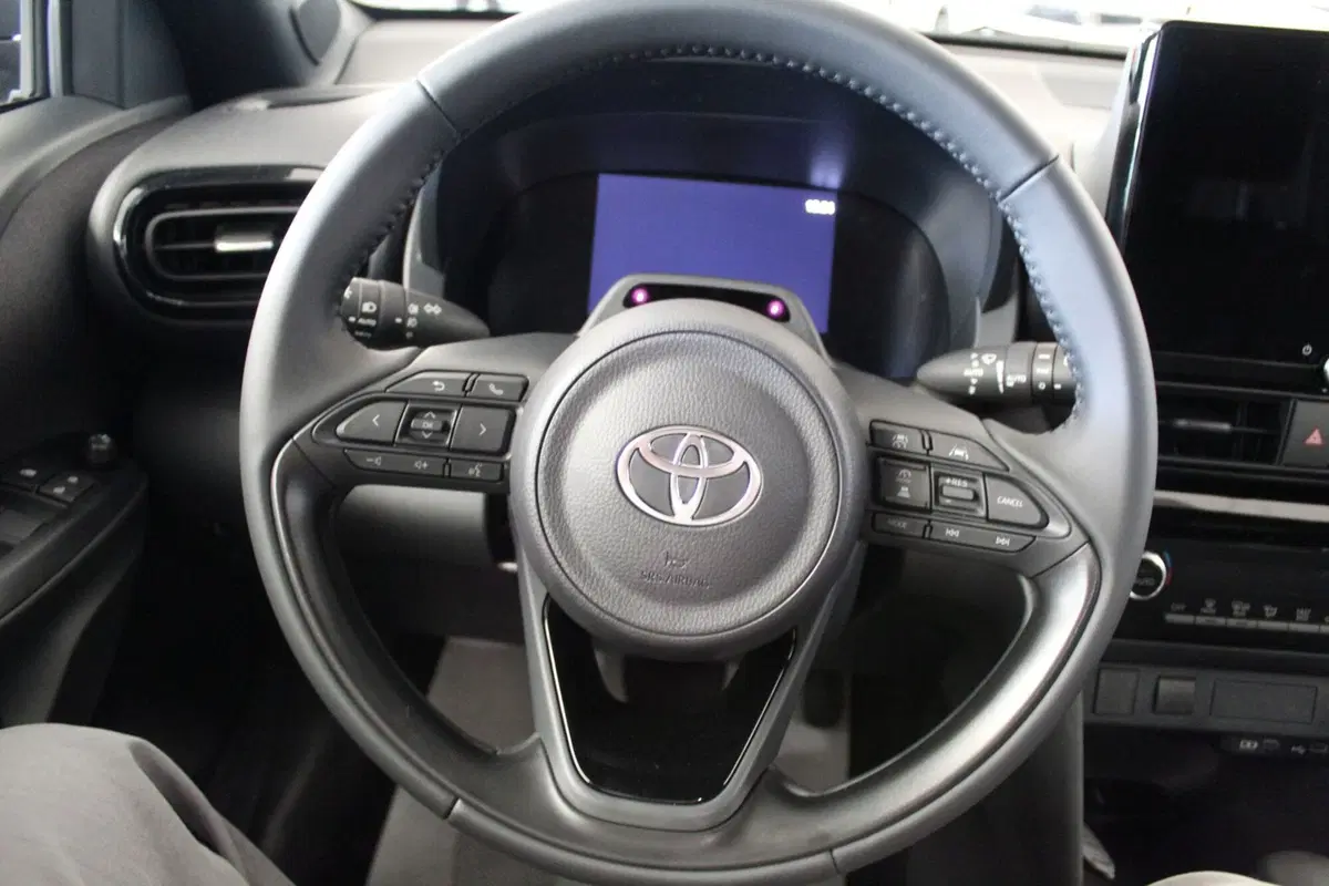 Toyota Yaris Cross nuova a Cremona (9)