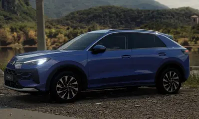 Volkswagen T-Roc 1.5 etsi Life 115cv dsg nuova a Bologna
