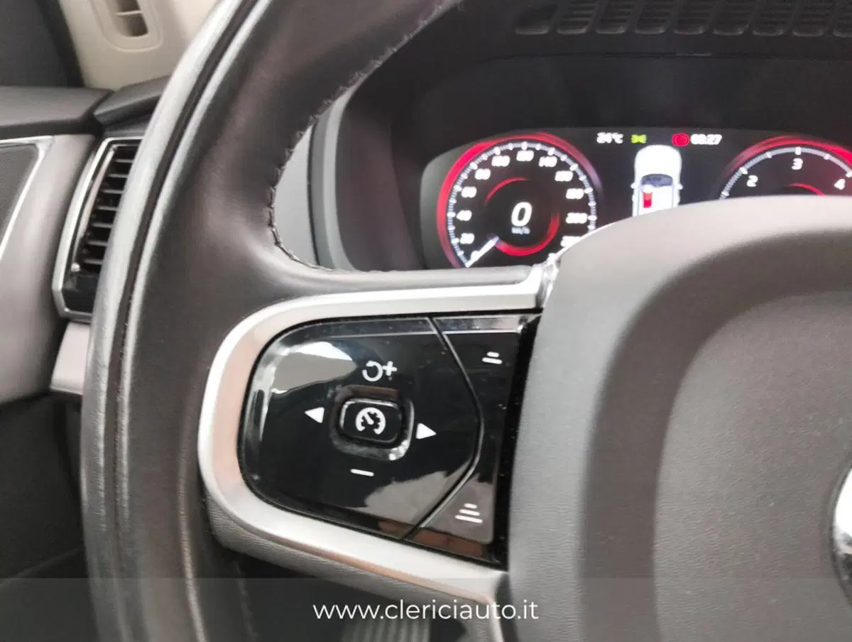 Volvo XC90 usata a Como (12)