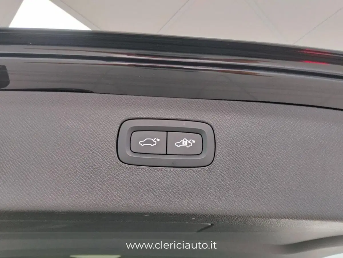 Volvo XC90 usata a Como (19)