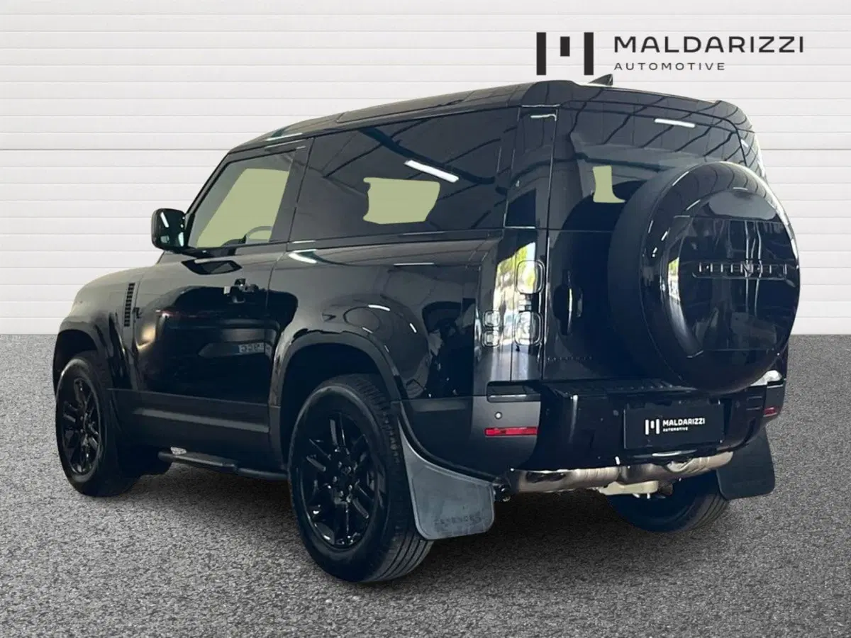 Land Rover Defender nuova a Bari (4)