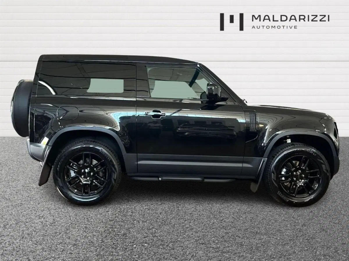 Land Rover Defender nuova a Bari (5)