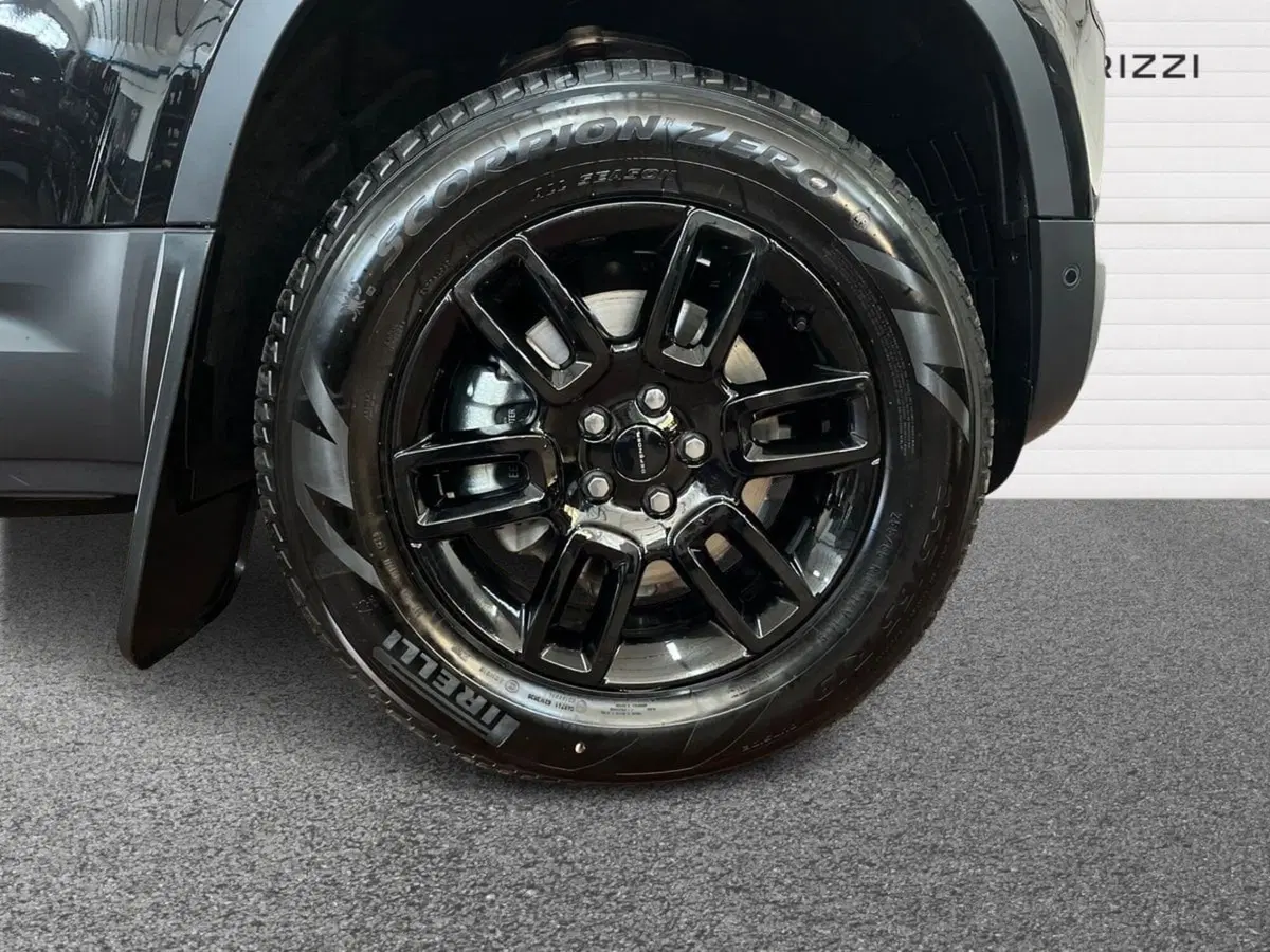 Land Rover Defender nuova a Bari (6)