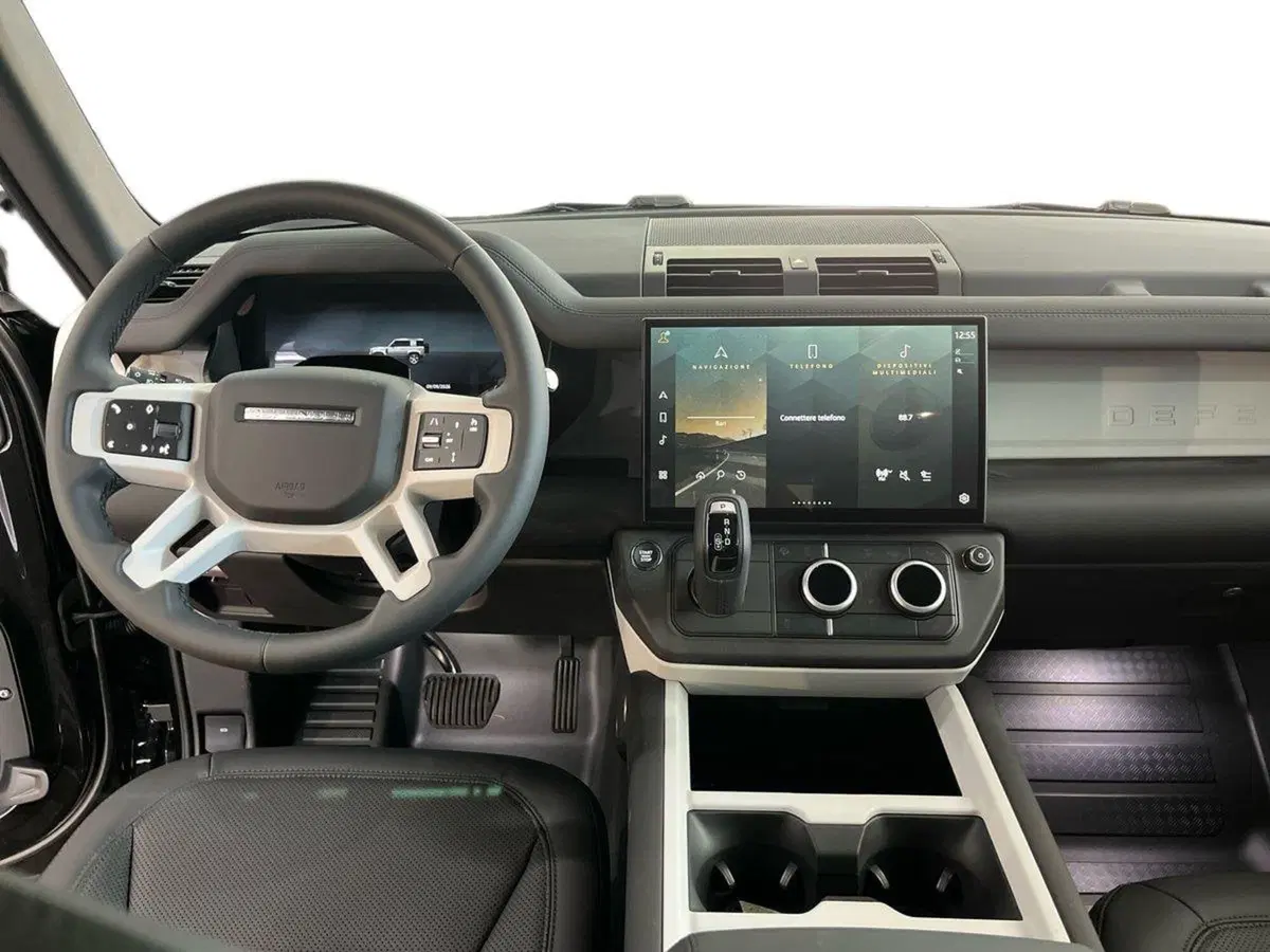Land Rover Defender nuova a Bari (8)