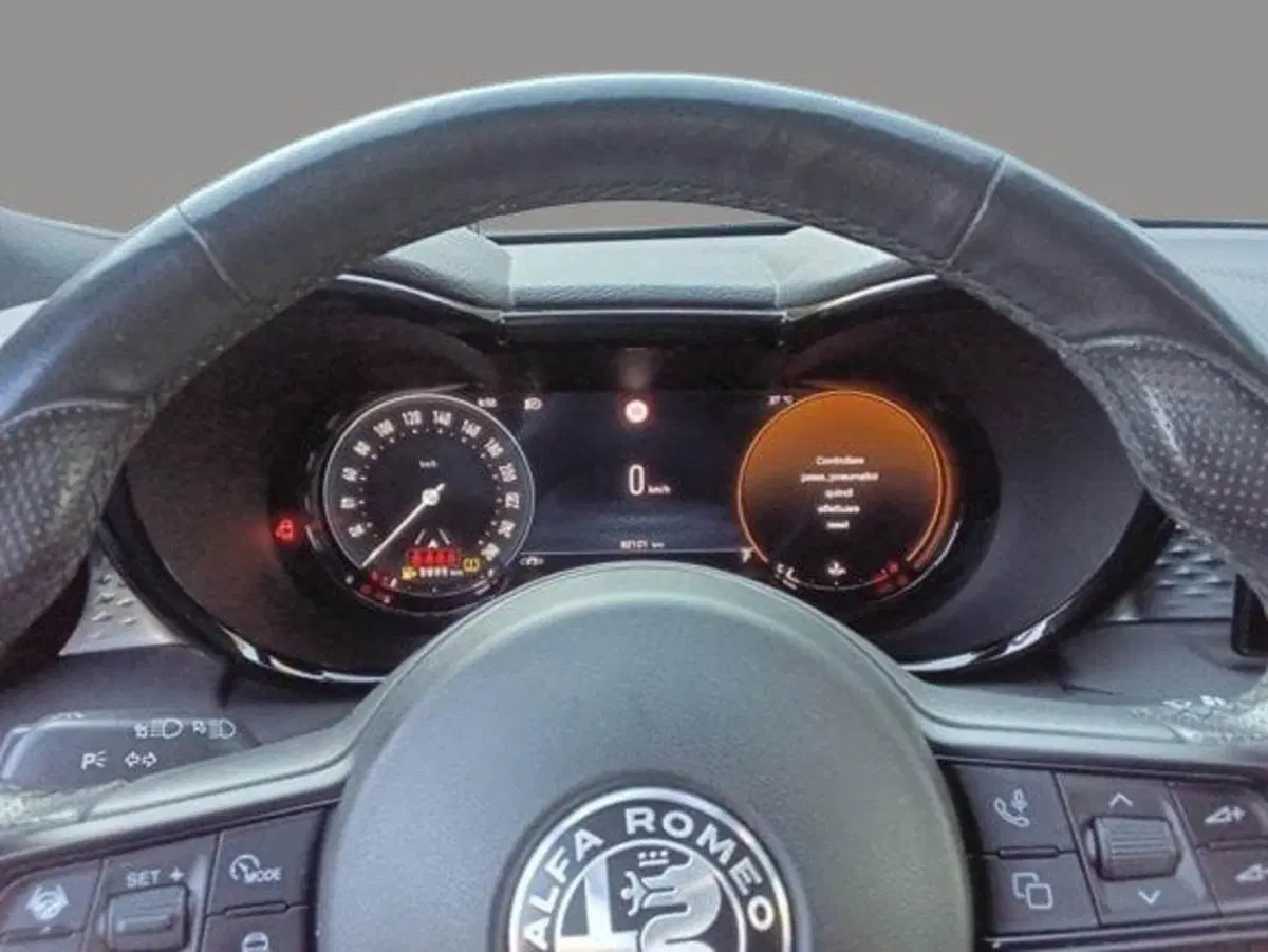 Alfa Romeo Tonale usata a Macerata (7)