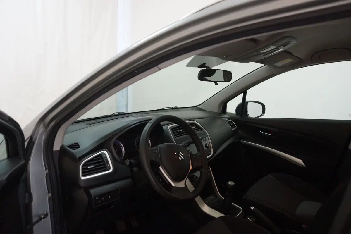 Suzuki S-Cross usata a Torino (12)