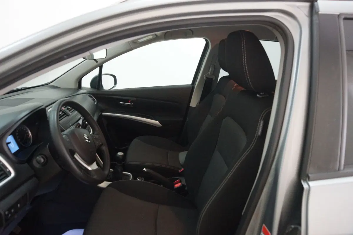 Suzuki S-Cross usata a Torino (9)