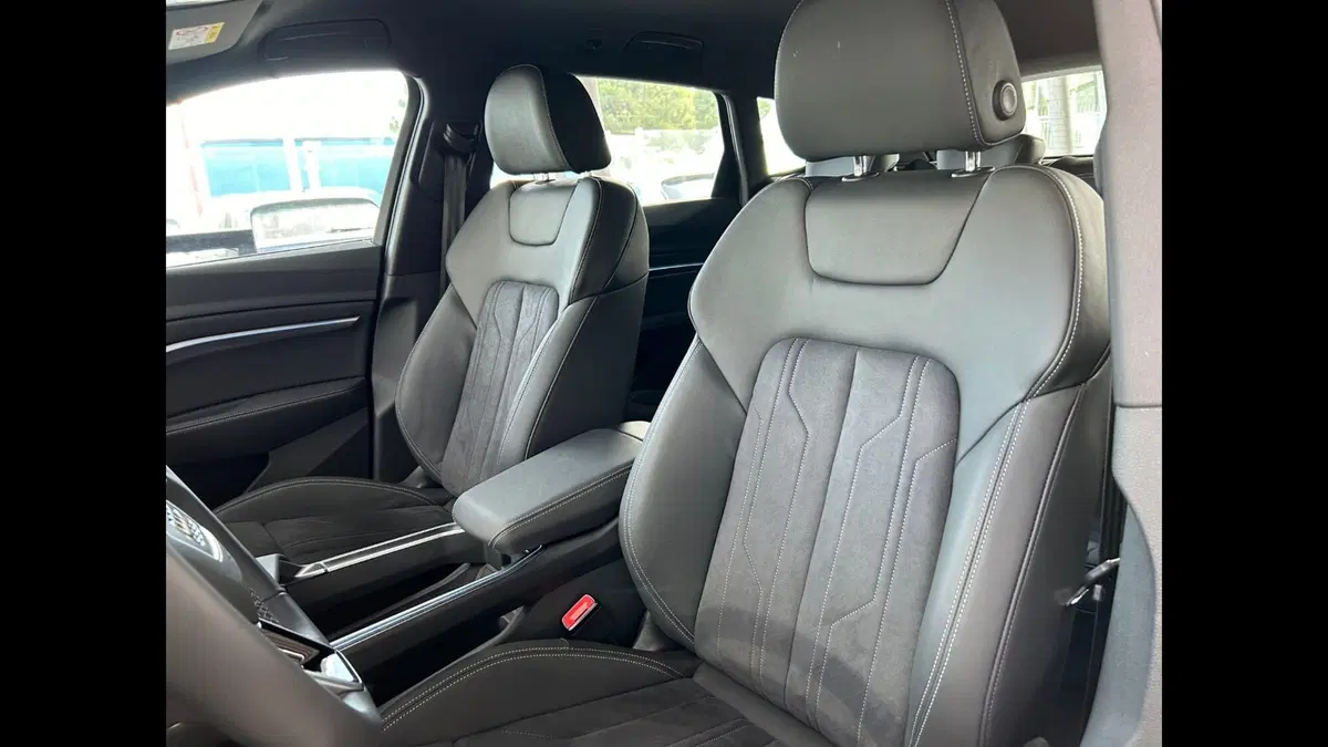Audi Q8 Sportback nuova a Palermo (9)