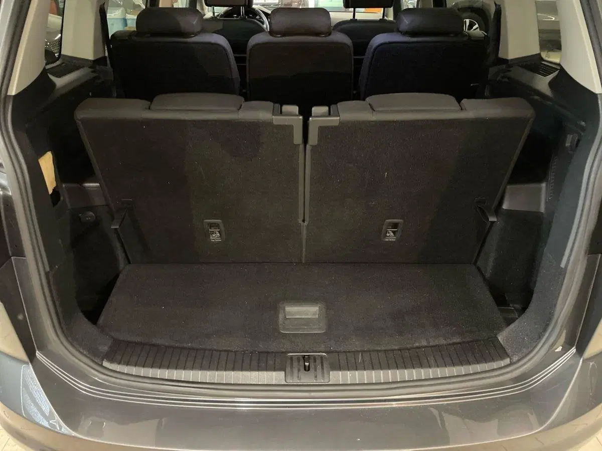 Volkswagen Touran usata a Prato (8)